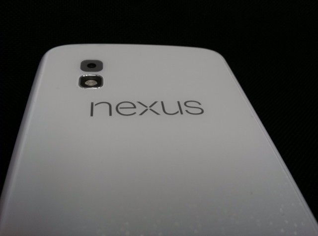 Google випустить білий Nexus 4